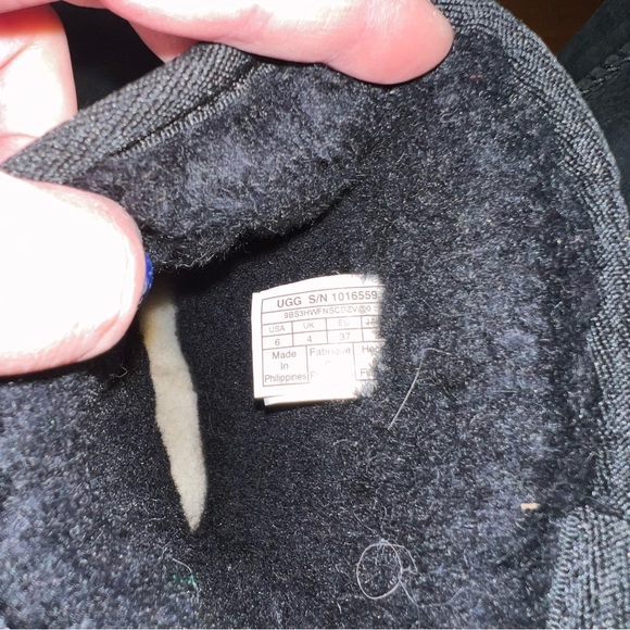 BLACK LEATHER UGGS - Picture 5 of 9